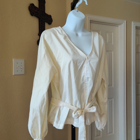 Prologue V-Neck Ivory Cotton Top - Picture 7 of 10